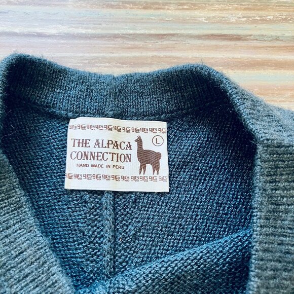 Alpaca Connection Knit Poncho Fringed Grey with Pattern Border Made in Peru - Picture 3 of 7